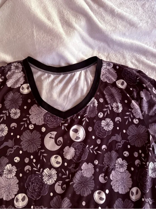 Nightmare Before Christmas Boutique Jack NBC V-neck XL runs big see measurement - Picture 2 of 5